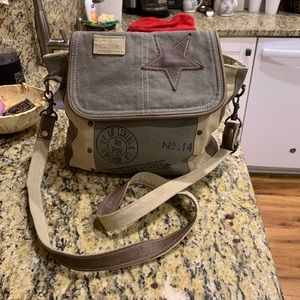 EUC Myra Bag Crossbody 10X14